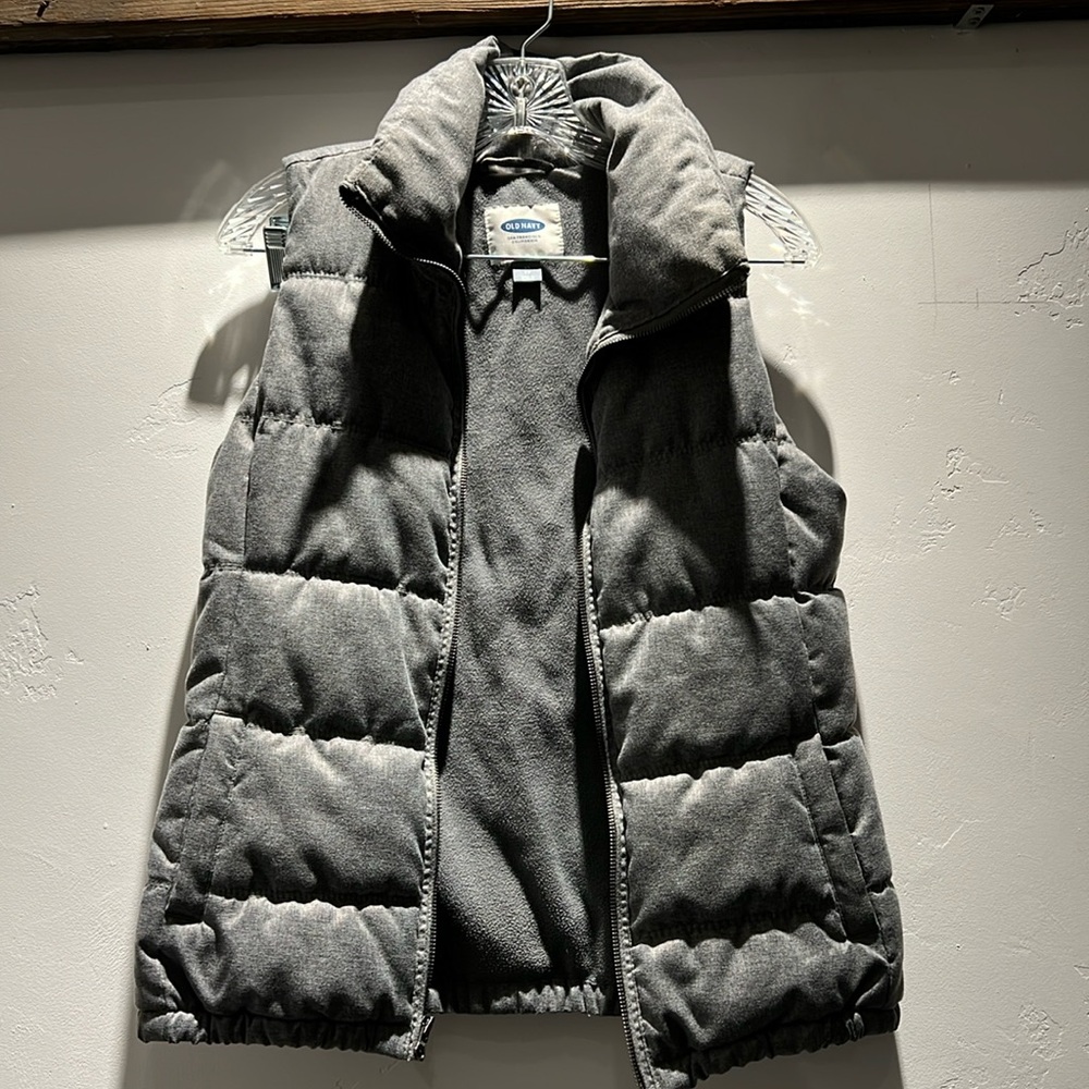 Old Navy vest sz s Gray